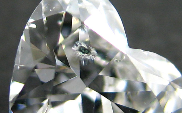 天然グリーンダイオプサイド結晶入りハートダイヤモンド画像