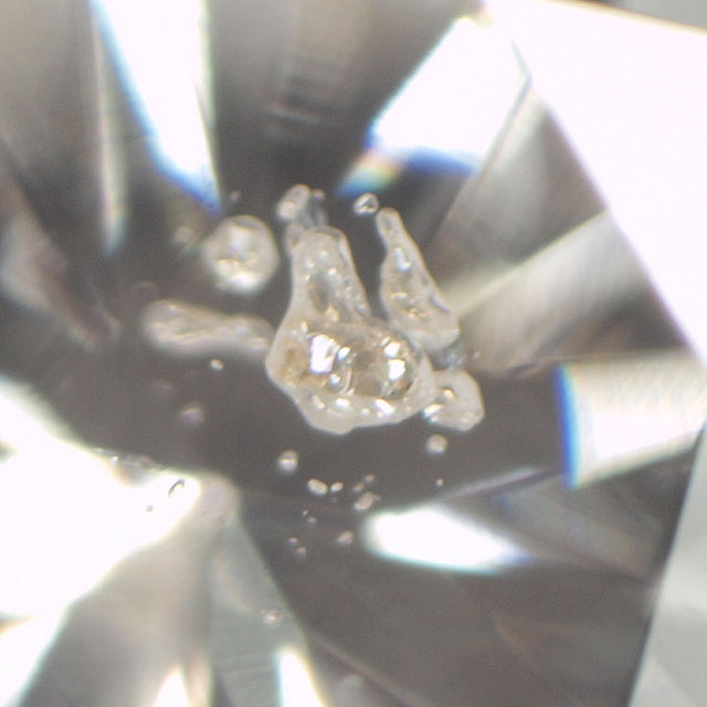 ガーネット結晶入りダイヤモンドルース画像