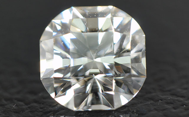 クッションモディファイドブリリアントカットダイヤモンド画像