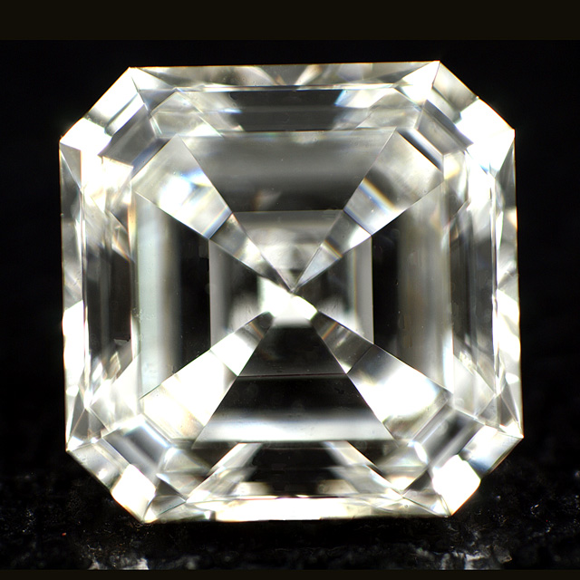 天然(ナチュラル)アッシャーカット(スクエア・エメラルド・カット)ダイヤモンド ルース画像