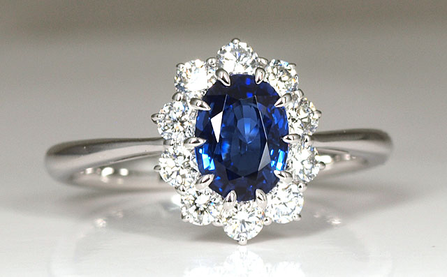ブルーサファイヤ Pt950 リング(指輪) 英国王室ウィリアム王子,ケンブリッジ公爵夫人(キャサリン妃,ケイトミドルトンさん)ご婚約指輪も