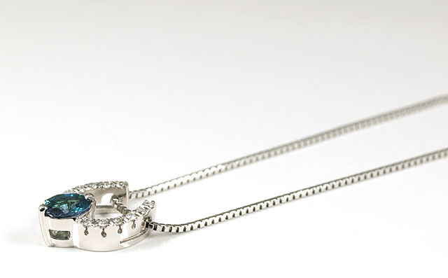 アレキサンドライトペンダントネックレス