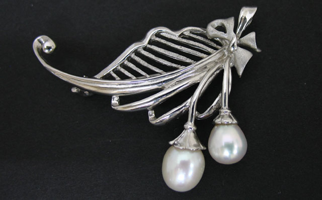 バロックパール(淡水真珠)ブローチ