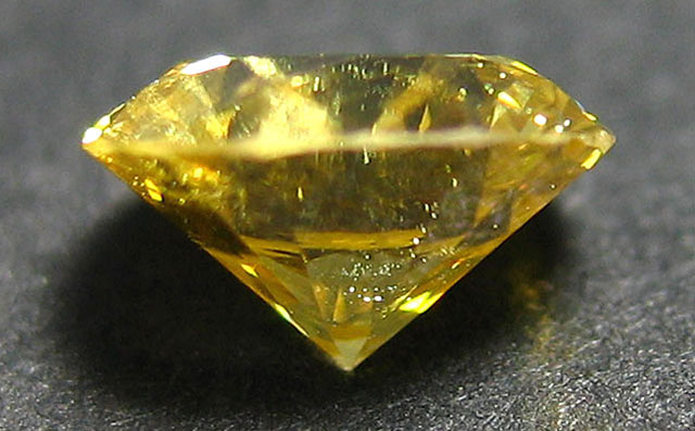 天然イエローダイヤモンド ルース(裸石) 0.520ct, Fancy Deep Yellow, I-1 【蛍光性がミディアムイエローイッ