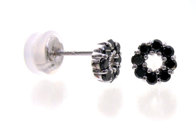 ブラックダイヤモンド　K18WGピアス