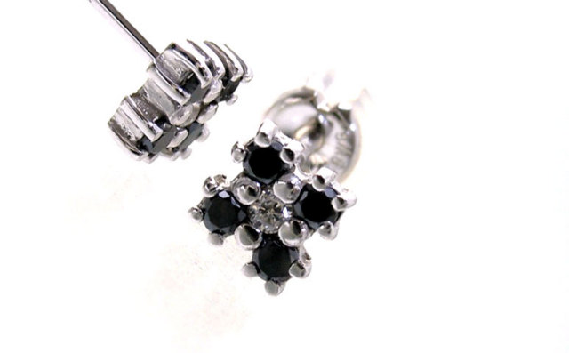 ブラックダイヤモンド　K18WGピアス
