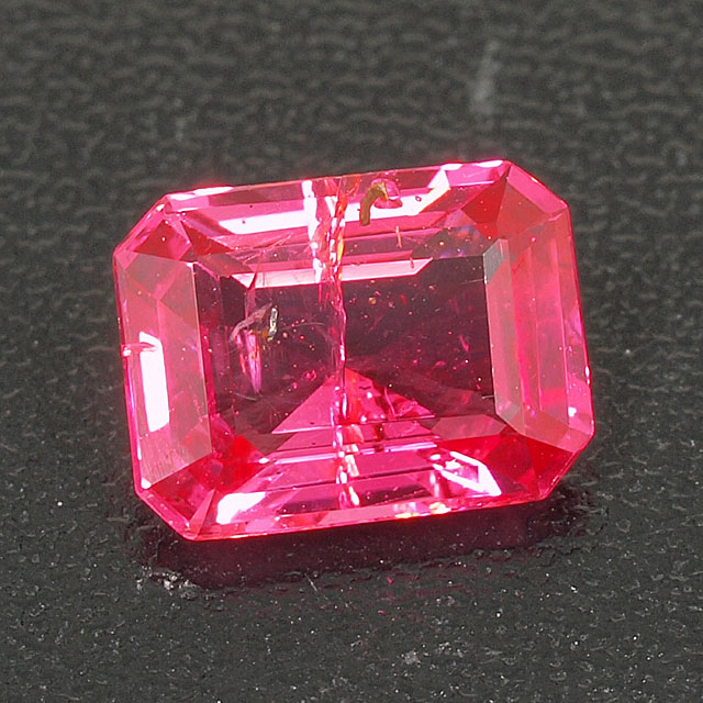 レッドスピネル　ピンクスピネル　ルース　0.98ct