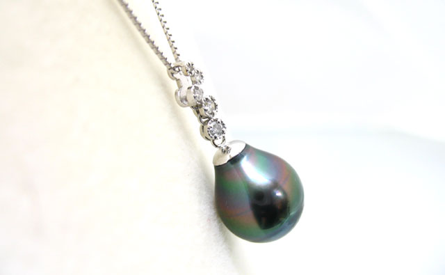 黒蝶真珠ペンダントネックレス
