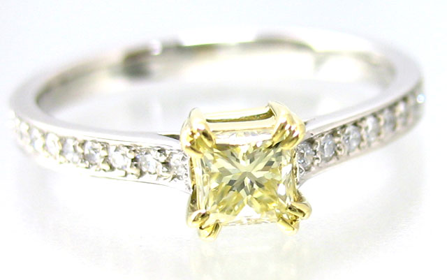 イエローダイヤモンド 婚約指輪(エンゲージリング) プラチナ900/K18イエローゴールド 0.334ct 【正統派、凛とした品格です】