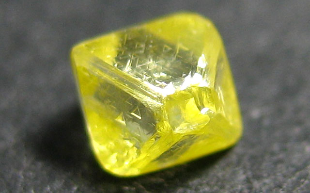 イエローダイヤモンド原石ルース画像