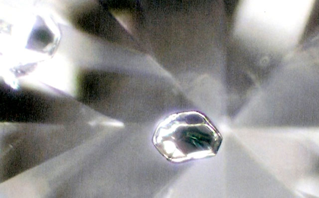 天然グリーンダイオプサイド結晶入りダイヤモンド画像