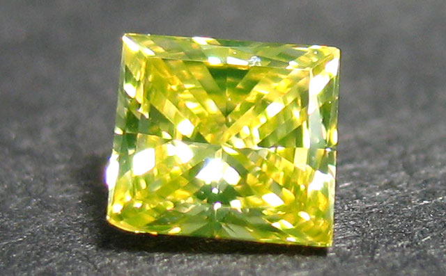 ファンシーインテンスイエローダイヤモンド ルース画像