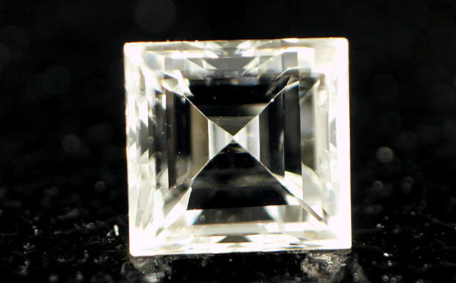 天然(ナチュラル)オレンジイエローダイヤモンド画像