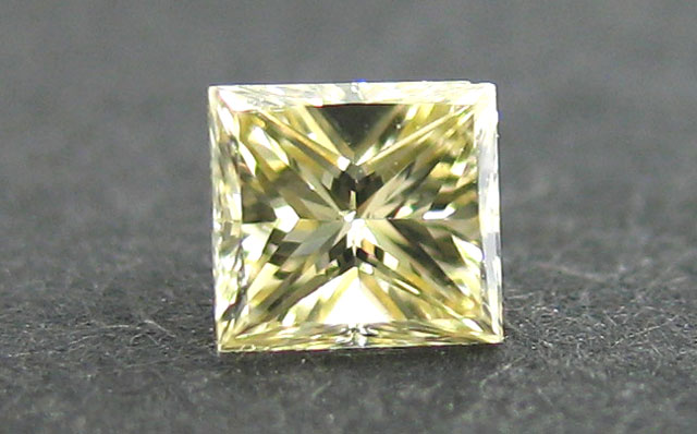 天然(ナチュラル)イエローダイヤモンド natural fancy light yellow diamond画像