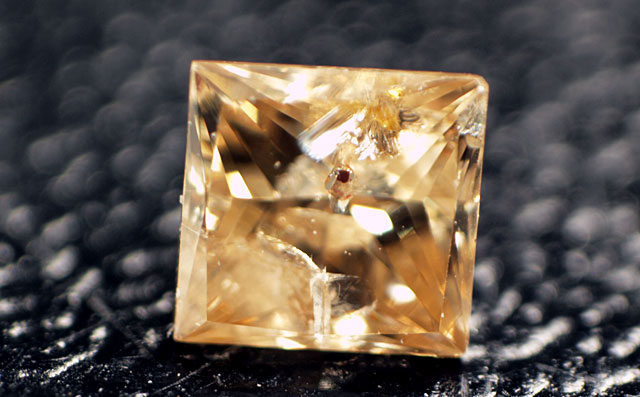 ガーネット入りダイヤモンドルース画像