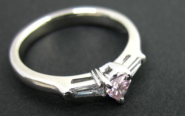ピンクダイヤモンド ハートシェイプ 婚約指輪 0.167ct 【育ちの良い淡い桜のようなピンクダイヤです】 ピンクダイヤモンド、カラーダイヤ