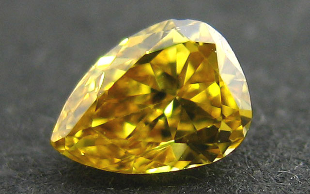 ビビッドオレンジーイエローダイヤモンド