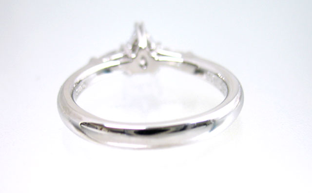 ブルーダイヤ婚約指輪