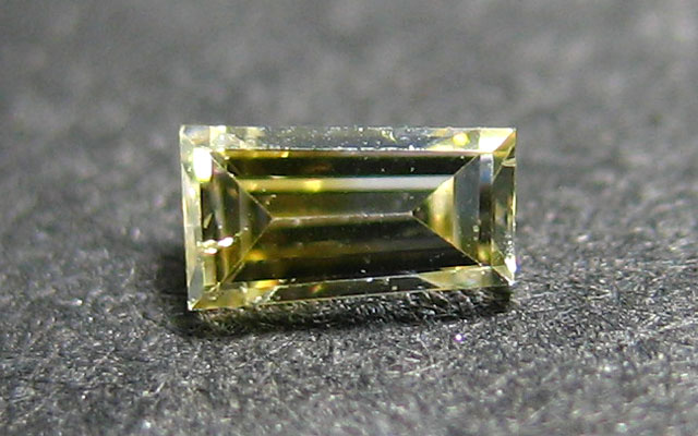 ナチュラルファンシーバイカラーダイヤモンド画像