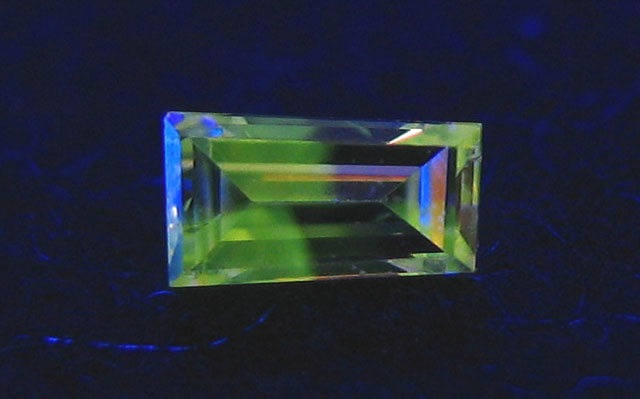 ナチュラルファンシーバイカラーダイヤモンド画像