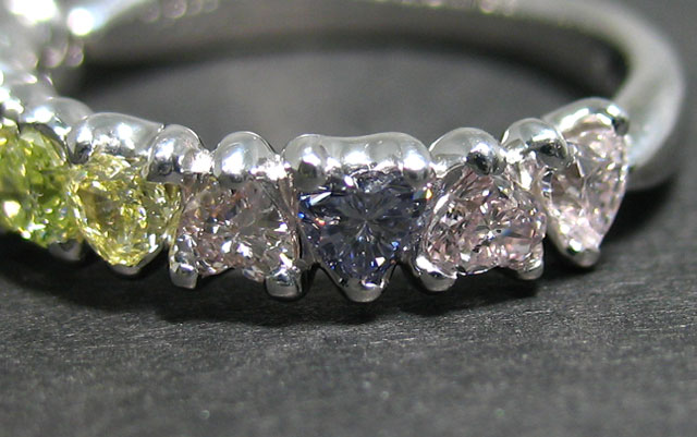 カラーダイヤモンド・ハート・ハーフエタニティ・リング