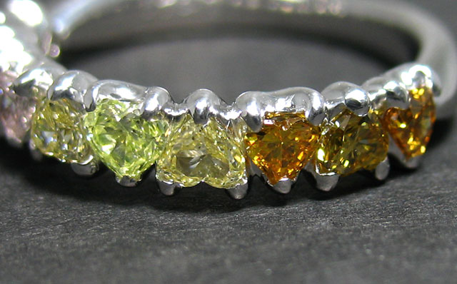 カラーダイヤモンド・ハート・ハーフエタニティ・リング