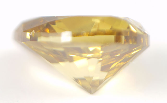 イエローダイヤモンド ルース 0.082ct 【蛍光性がミディアム・オレンジ