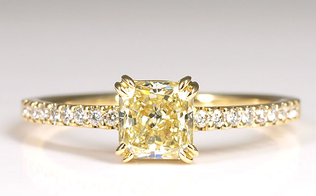 V-Wカラー イエローダイヤモンド リング(指輪) 0.785ct 18金イエローゴールド(K18YG) 【非常に整った美しいダイヤです】