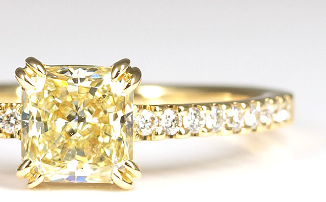 V-Wカラー イエローダイヤモンド リング(指輪) 0.785ct 18金イエロー