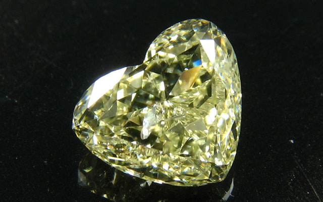 ハートシェイプカットイエローダイヤモンドルース画像