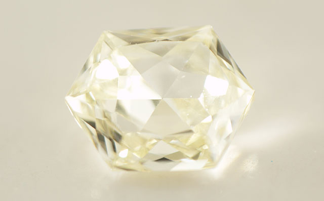 六角形(ヘキサゴナル・モディファイド・ブリリアント・カット)ダイヤモンド画像