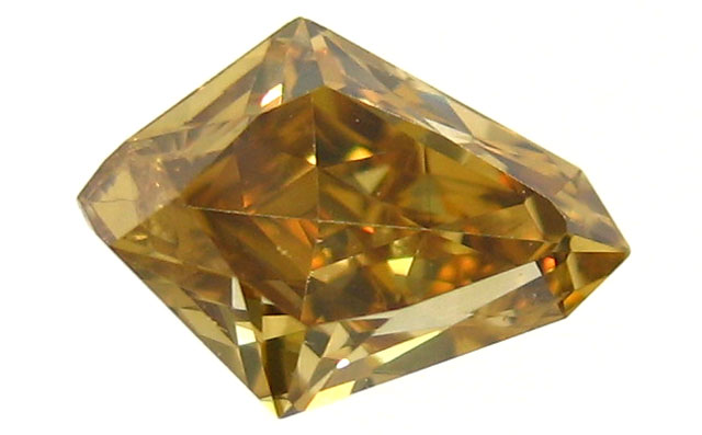 天然イエローダイヤモンド ルース 0.738ct 【 オリーブイエローのレアなカイトカットです 】 ピンクダイヤモンド、カラーダイヤ