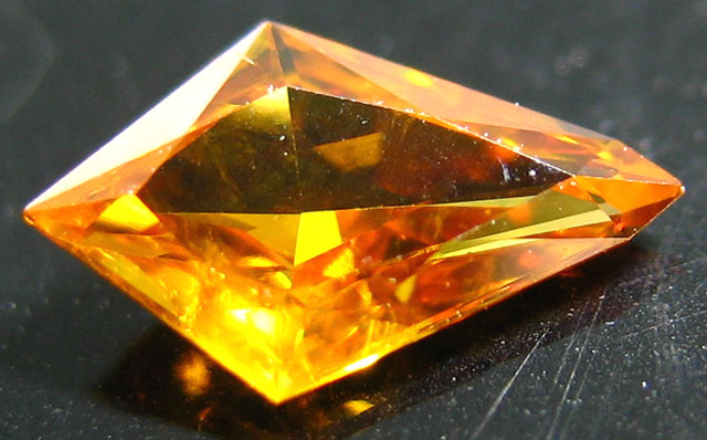 オレンジダイヤモンド ルース 0.219ct 【 カイト・シェイプ(カイト・カット) 】 珍しい形・色です ピンクダイヤモンド、カラーダイヤ
