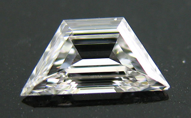 トラペーズ(台形)ステップカットダイヤモンドルース画像