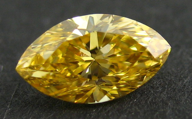 天然(ナチュラル)パンプキン系オレンジ・イエローダイヤモンド画像