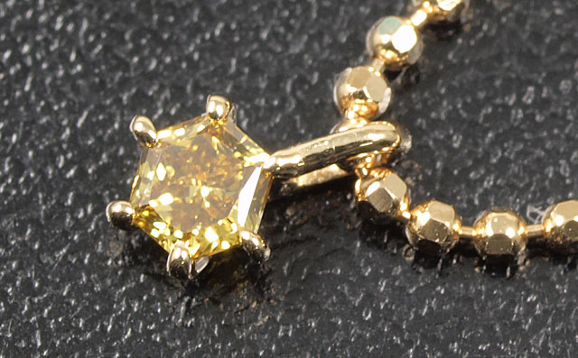 イエローダイヤペンダントネックレス