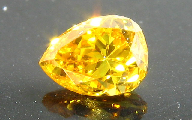 天然(ナチュラル)オレンジー・イエローダイヤモンド画像