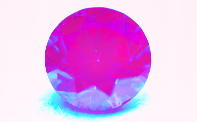 蛍光性ピンクダイヤモンド(トリートメント) ルース 0.116ct 【 蛍光性