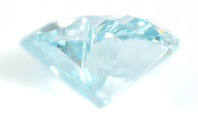 ハートシェイプカットブルーダイヤモンド(トリートメント)ルース画像