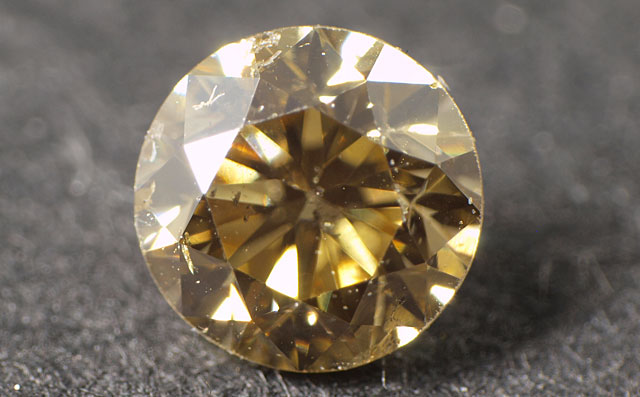 ダイヤモンド ルース 0.089ct 【 蛍光性がオレンジのレアなダイヤです。 】