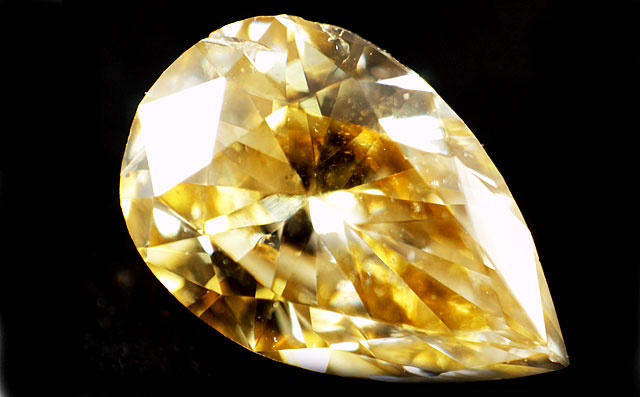 天然(ナチュラル)オレンジイエローダイヤモンド画像