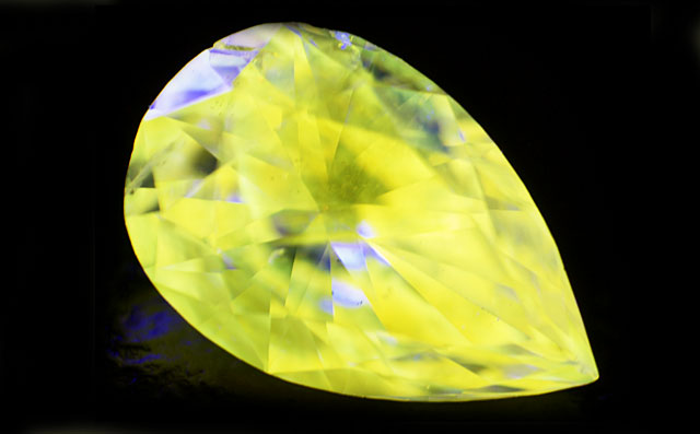 天然(ナチュラル)オレンジイエローダイヤモンド画像