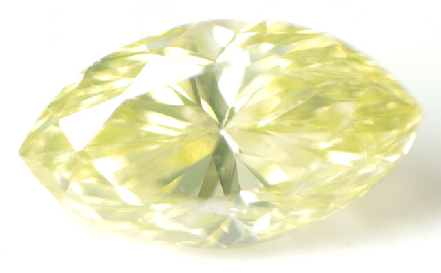 ダイヤモンド ルース 0.044ct 【 蛍光性が緑色の綺麗なダイヤです 】