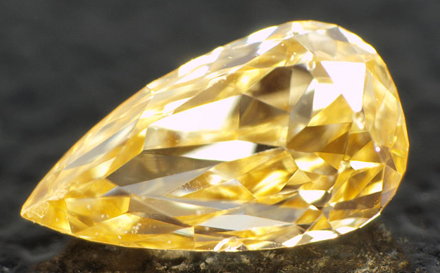 天然(ナチュラル)オレンジイエローダイヤモンド画像