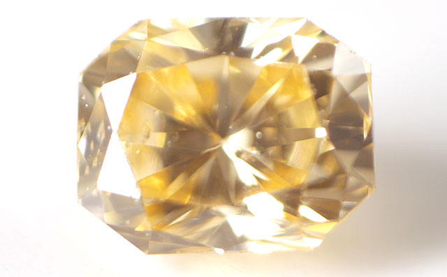 天然(ナチュラル)オレンジイエローダイヤモンド画像