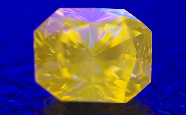 天然(ナチュラル)オレンジイエローダイヤモンド画像