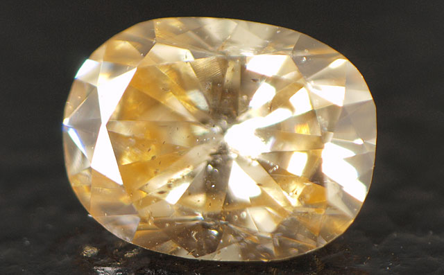 天然(ナチュラル)イエロー・オレンジダイヤモンド画像