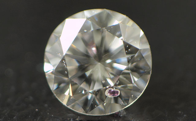 天然ガーネット結晶入りダイヤモンド画像