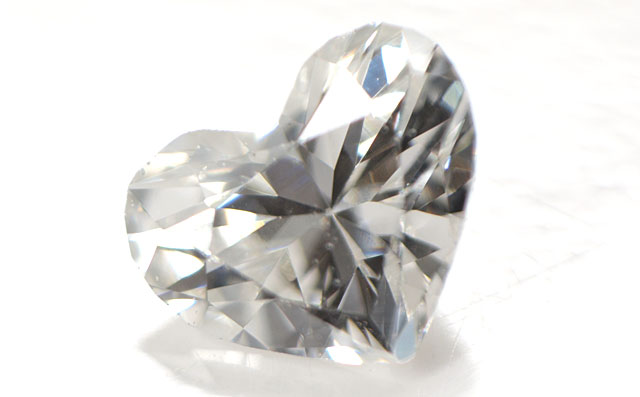 ダイヤモンド ルース 0.075ct 【 蛍光性が黄緑色の可愛いハート ...