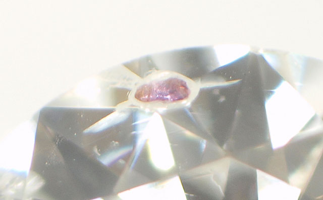 天然ガーネットと思われる結晶入りダイヤモンドルース画像
